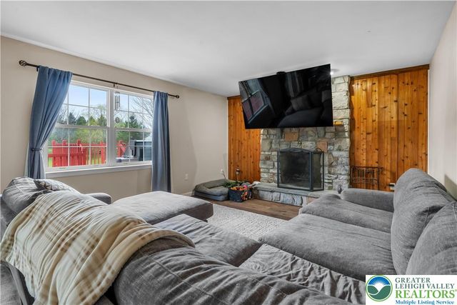 174 Cherry Hill Road, Bushkill Twp, PA 18064