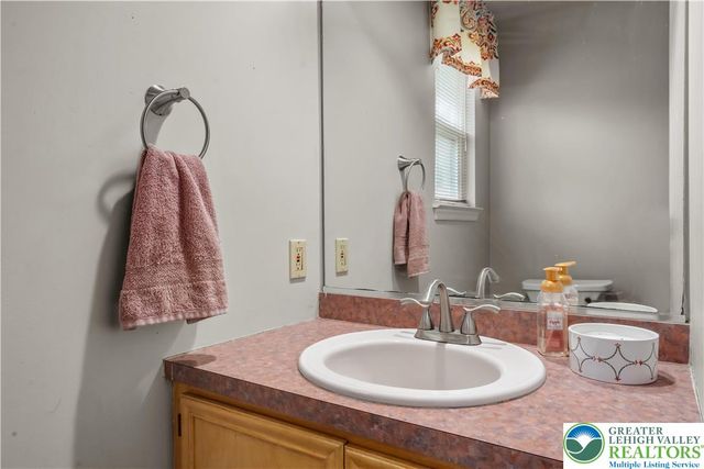 174 Cherry Hill Road, Bushkill Twp, PA 18064