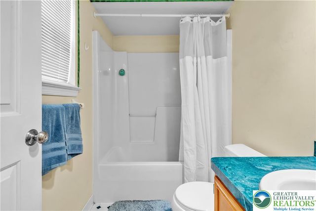 174 Cherry Hill Road, Bushkill Twp, PA 18064