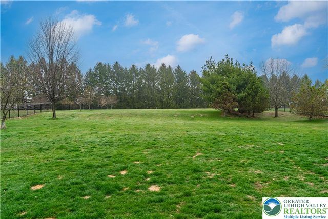 174 Cherry Hill Road, Bushkill Twp, PA 18064