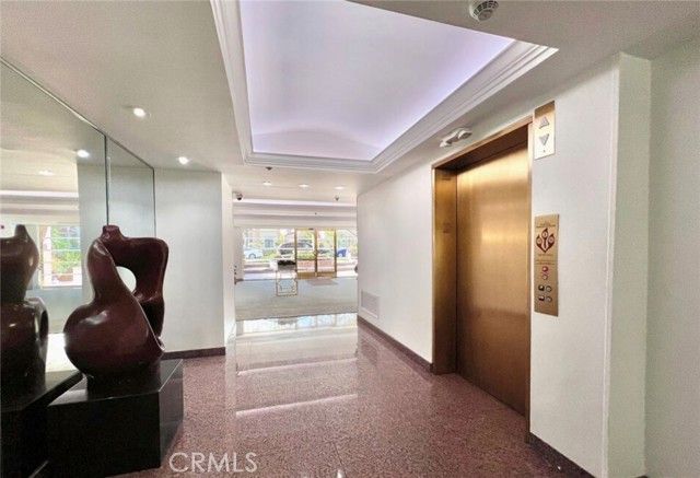 234 S Gale Drive 105, Beverly Hills, CA 90211