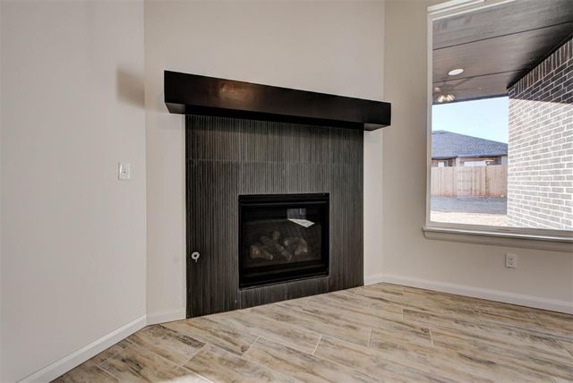 2004 W Flintlock Way, Mustang, OK 73064