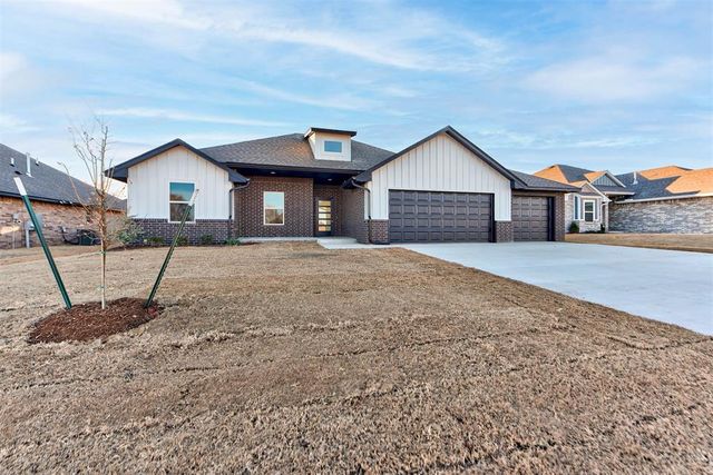 2004 W Flintlock Way, Mustang, OK 73064