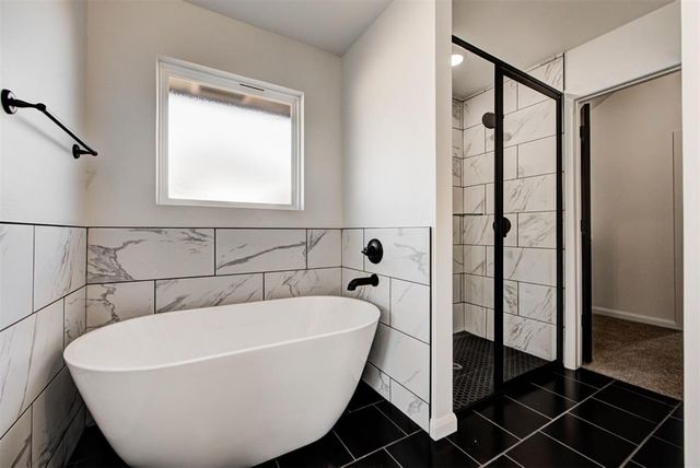 2004 W Flintlock Way, Mustang, OK 73064