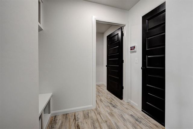 2004 W Flintlock Way, Mustang, OK 73064