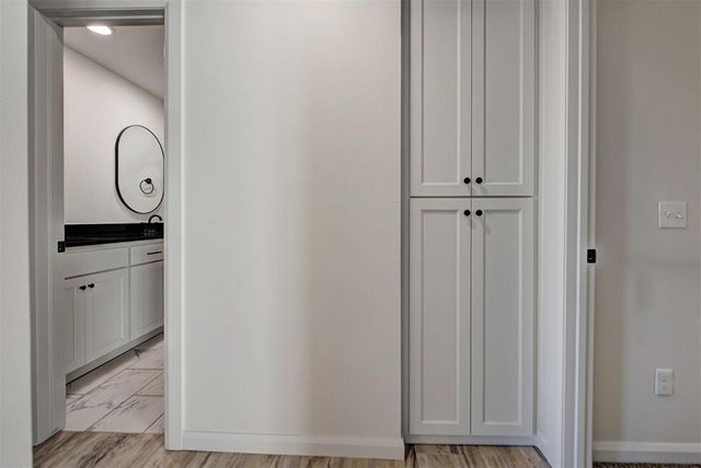 2004 W Flintlock Way, Mustang, OK 73064