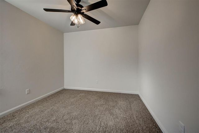 2004 W Flintlock Way, Mustang, OK 73064