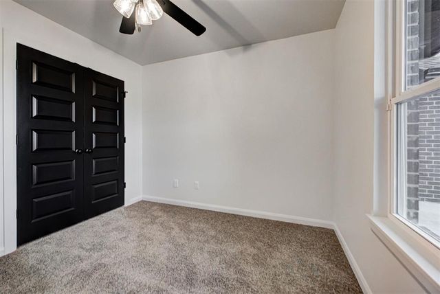 2004 W Flintlock Way, Mustang, OK 73064