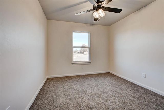 2004 W Flintlock Way, Mustang, OK 73064