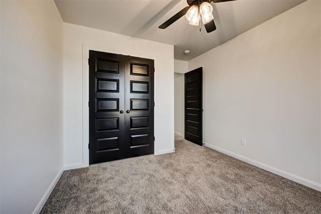 2004 W Flintlock Way, Mustang, OK 73064