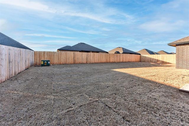 2004 W Flintlock Way, Mustang, OK 73064