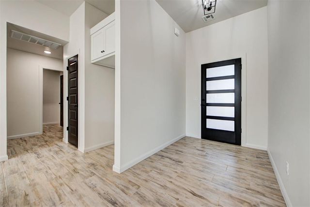 2004 W Flintlock Way, Mustang, OK 73064