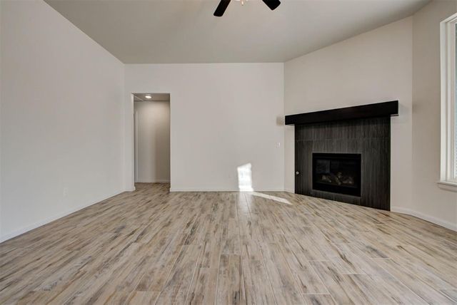 2004 W Flintlock Way, Mustang, OK 73064