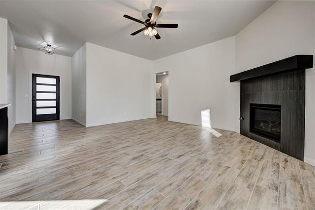 2004 W Flintlock Way, Mustang, OK 73064