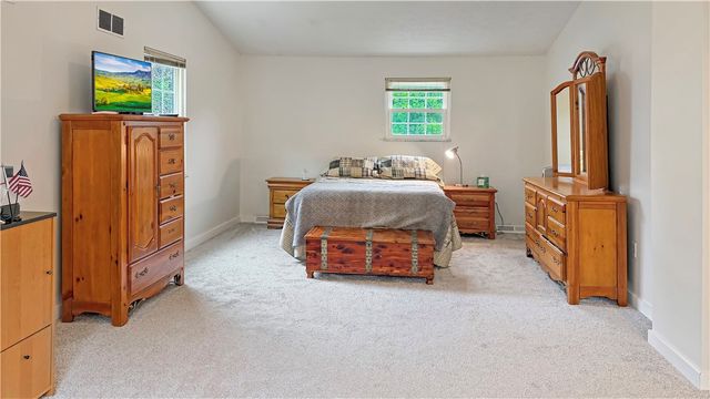 103 Lakeview Dr, Robinson Twp, PA 15136