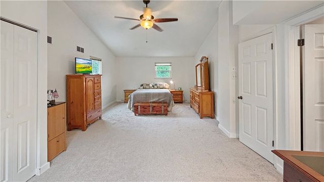 103 Lakeview Dr, Robinson Twp, PA 15136