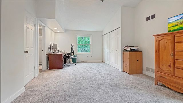 103 Lakeview Dr, Robinson Twp, PA 15136