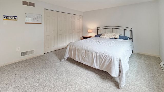103 Lakeview Dr, Robinson Twp, PA 15136