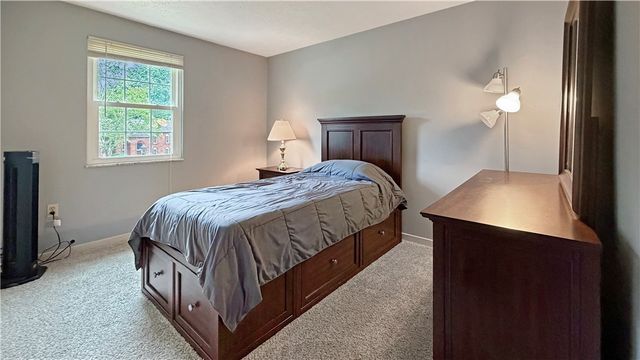103 Lakeview Dr, Robinson Twp, PA 15136