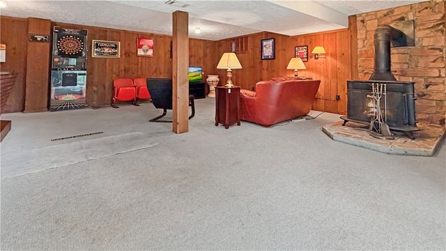 103 Lakeview Dr, Robinson Twp, PA 15136