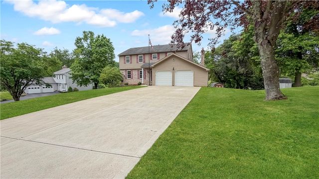 103 Lakeview Dr, Robinson Twp, PA 15136