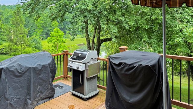 103 Lakeview Dr, Robinson Twp, PA 15136