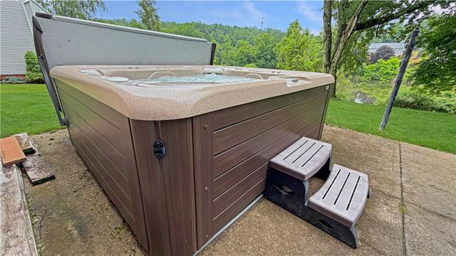 103 Lakeview Dr, Robinson Twp, PA 15136