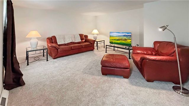 103 Lakeview Dr, Robinson Twp, PA 15136