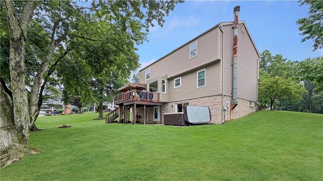 103 Lakeview Dr, Robinson Twp, PA 15136