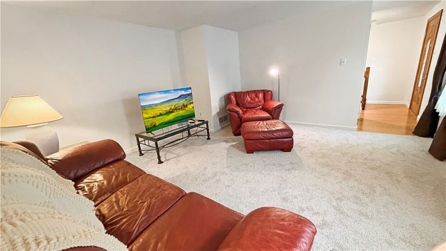 103 Lakeview Dr, Robinson Twp, PA 15136