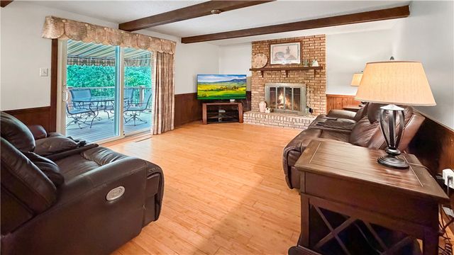 103 Lakeview Dr, Robinson Twp, PA 15136