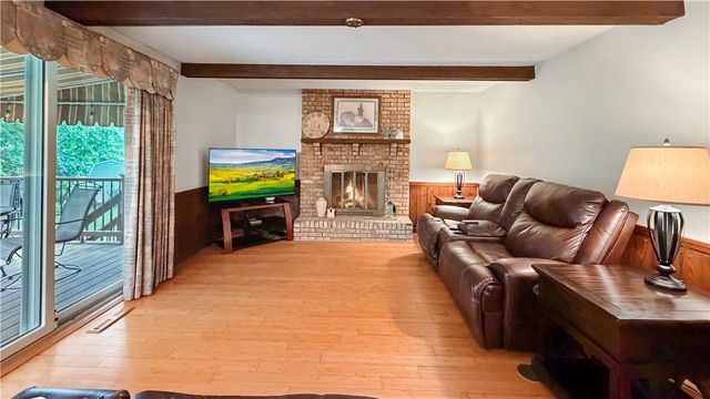 103 Lakeview Dr, Robinson Twp, PA 15136