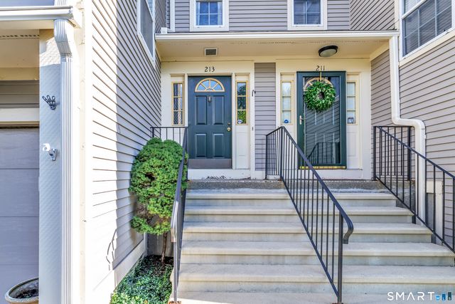 213 Algonquin Trail 213, Trumbull, CT 06611