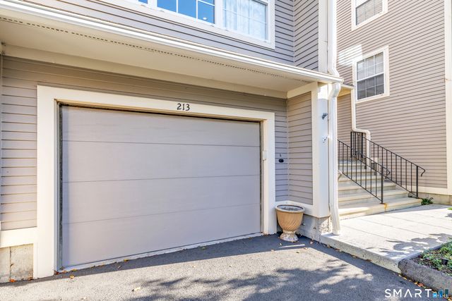 213 Algonquin Trail 213, Trumbull, CT 06611
