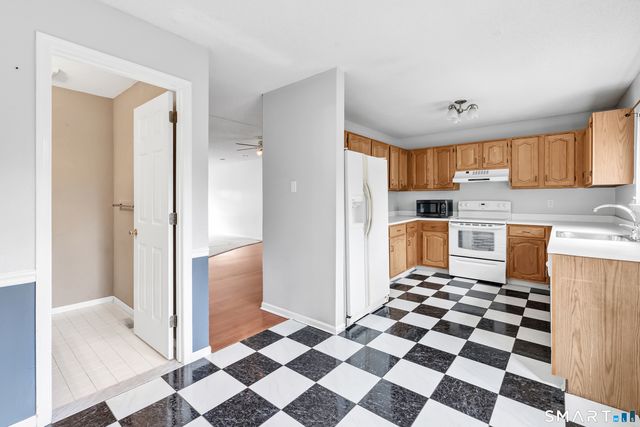 213 Algonquin Trail 213, Trumbull, CT 06611