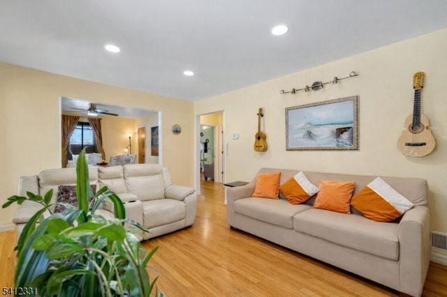 30 Marion Ave, Rochelle Park Twp., NJ 07662