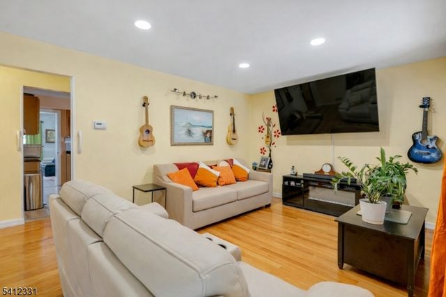 30 Marion Ave, Rochelle Park Twp., NJ 07662