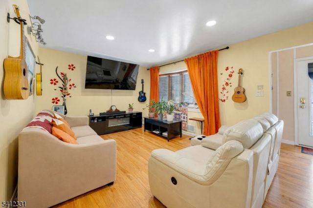 30 Marion Ave, Rochelle Park Twp., NJ 07662