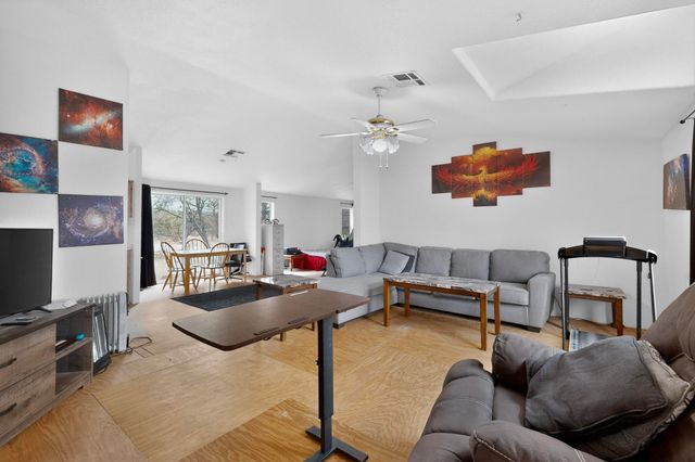 82 Jesse James Road, Edgewood, NM 87015