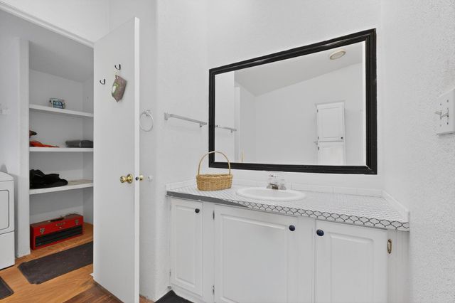 82 Jesse James Road, Edgewood, NM 87015