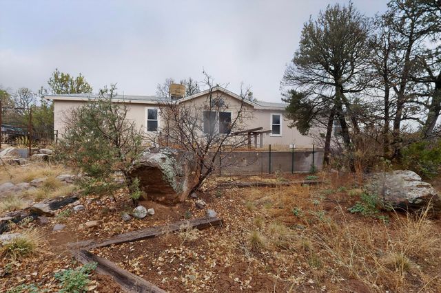 82 Jesse James Road, Edgewood, NM 87015