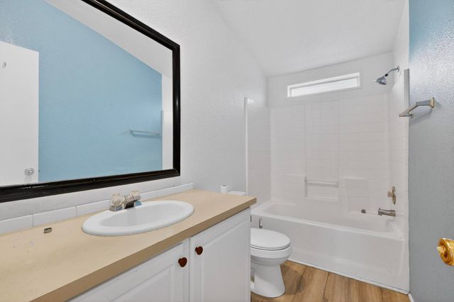 82 Jesse James Road, Edgewood, NM 87015