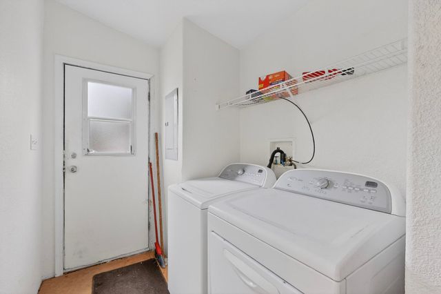 82 Jesse James Road, Edgewood, NM 87015