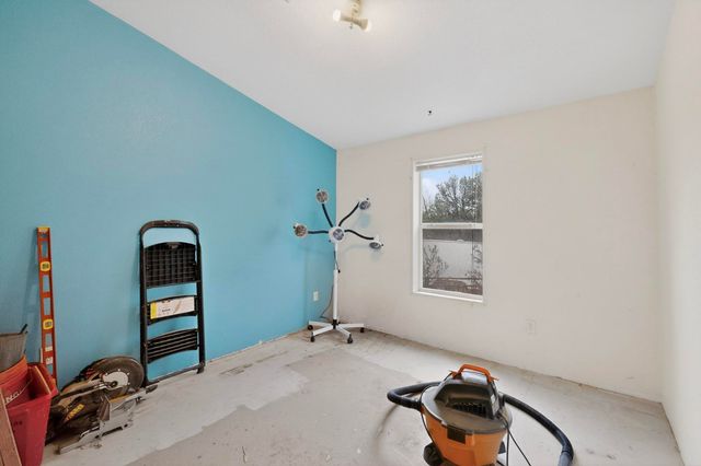 82 Jesse James Road, Edgewood, NM 87015