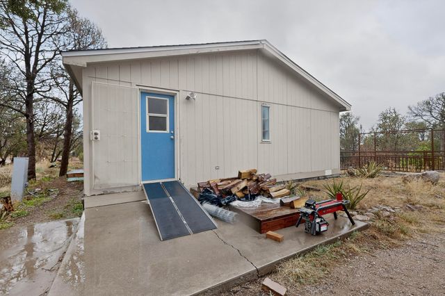 82 Jesse James Road, Edgewood, NM 87015
