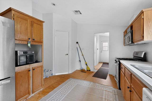 82 Jesse James Road, Edgewood, NM 87015