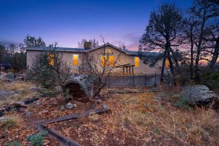 82 Jesse James Road, Edgewood, NM 87015