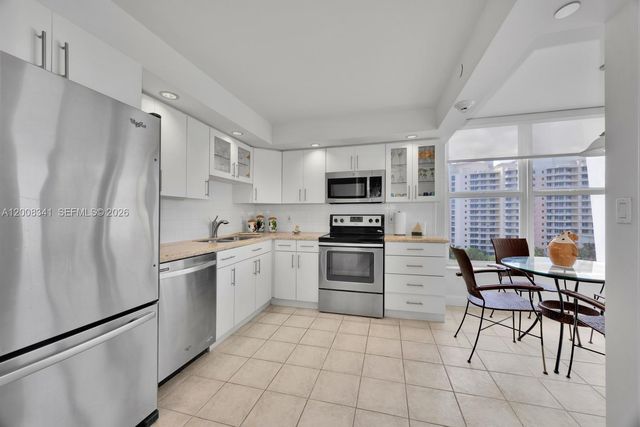 607 Ocean Dr 11K, Key Biscayne, FL 33149