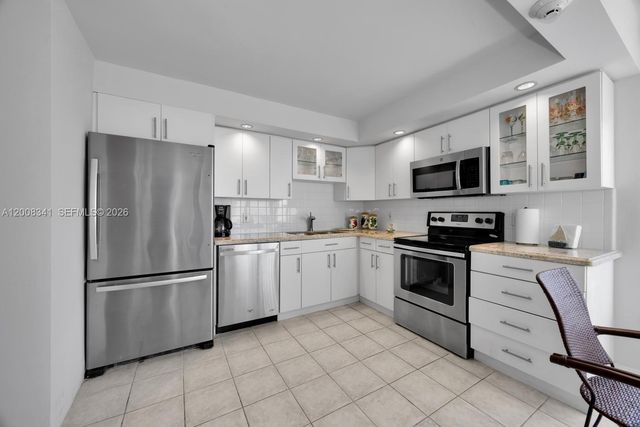 607 Ocean Dr 11K, Key Biscayne, FL 33149
