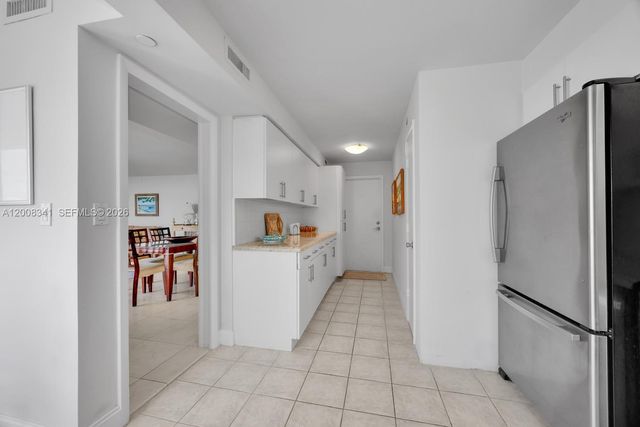 607 Ocean Dr 11K, Key Biscayne, FL 33149